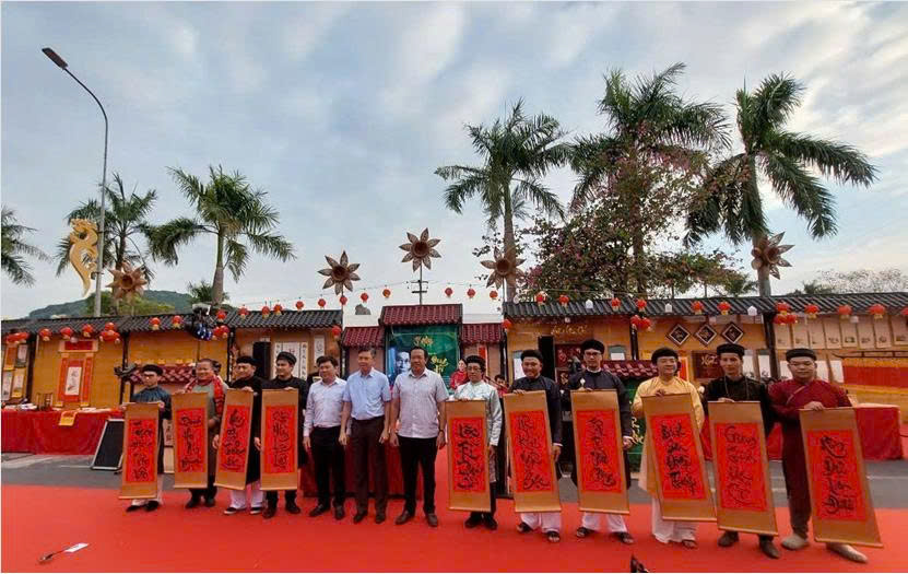 Hà Tiên rực sắc lễ hội thu hút du khách